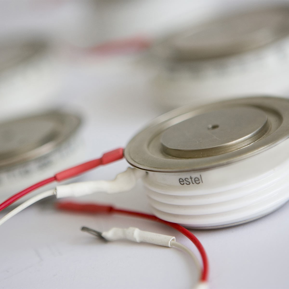Fast Distributed Gate Thyristors